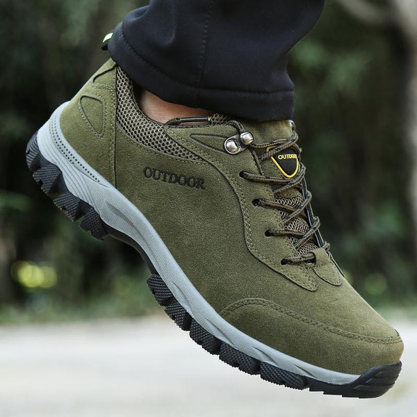 Sports and leisure hiking shoes for men